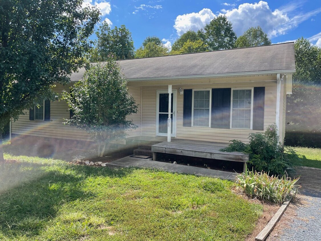 Foto principal - 3 BDRM 2 BA HOME BUILT IN 2004, 1208 SQ FT...