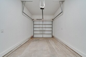 Building Photo - 1601 Mustang Dr