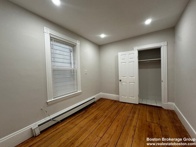 Building Photo - 22 Howell St