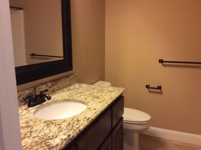Foto del edificio - 200 Almond Tree Ln