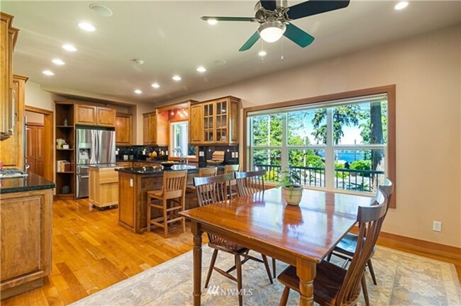 Building Photo - 4618 Lakeway Dr