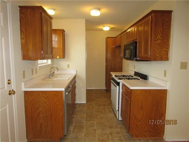 Foto principal - 9916 North 43th East Avenue