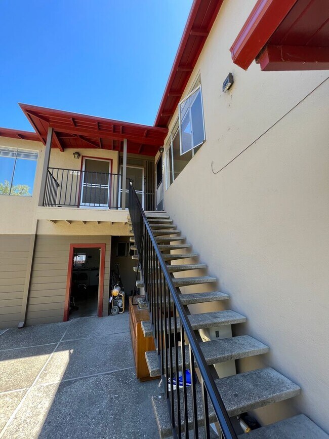 Building Photo - 210-226 El Carmelo Ave, Palo Alto, CA 94306