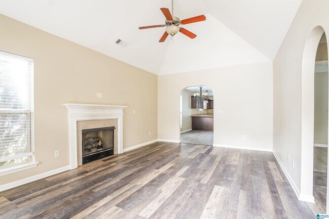 Building Photo - 568 Fox Run Cir