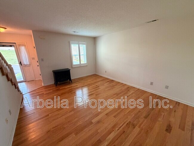 Foto del edificio - 215 Radford Dr