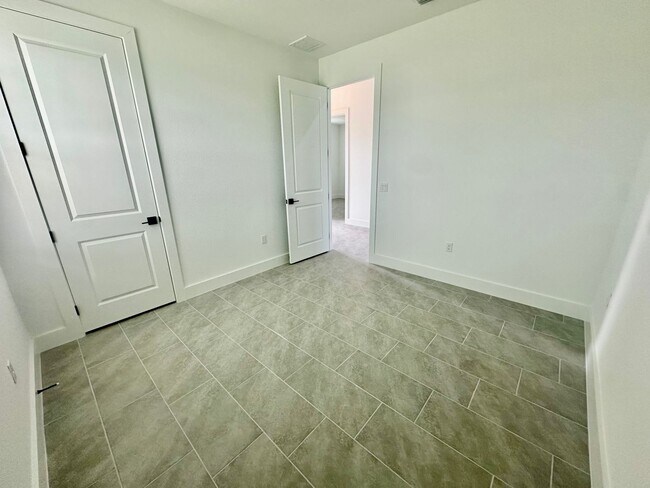Foto del edificio - ** $500 Special ** Brand New Construction Home in NE Cape Coral with a Pool on a Corner Lot