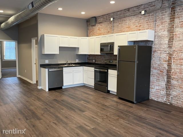 Building Photo - 5 br, 4 bath Townhome - 218 E Washington S...