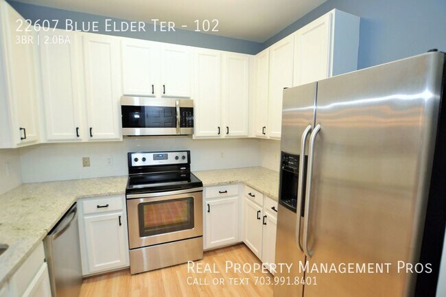 Building Photo - Coming Soon-Beautifully Updated 3 Bedroom ...