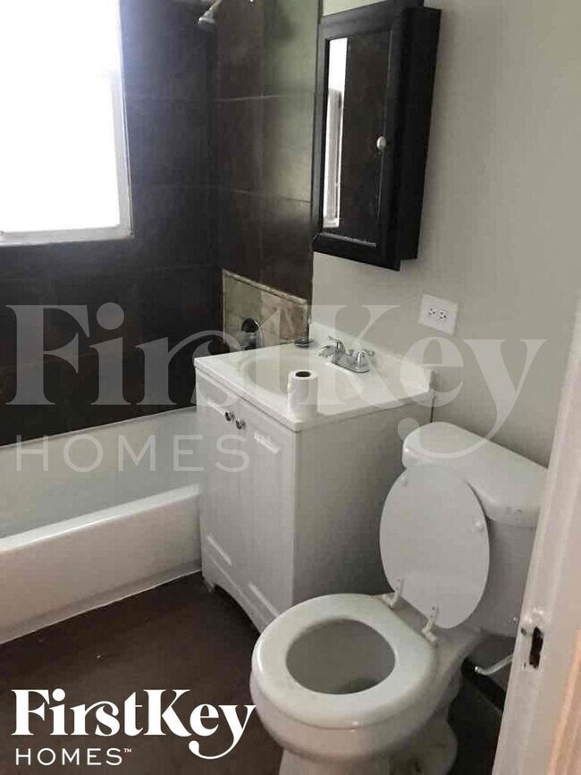 Building Photo - 14522 S Short St