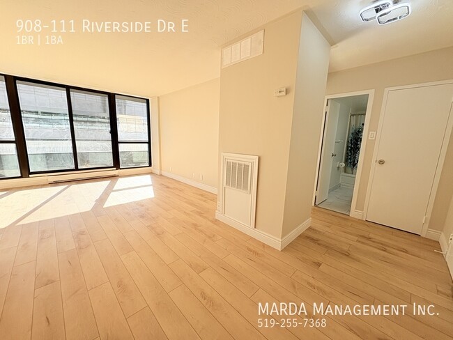 Photo du bâtiment - STUNNING 1BEDROOM/1BATH CONDO WITH BALCONY...