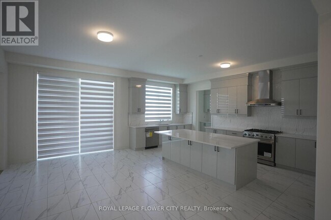 Building Photo - 6 Orchid Crescent