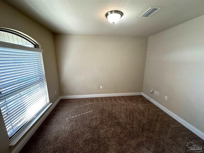 Building Photo - 4700 Belvedere Circle