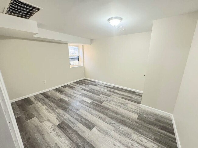 Foto del edificio - 305 S 6th St