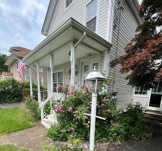 Front entry - 40-2 Oak St