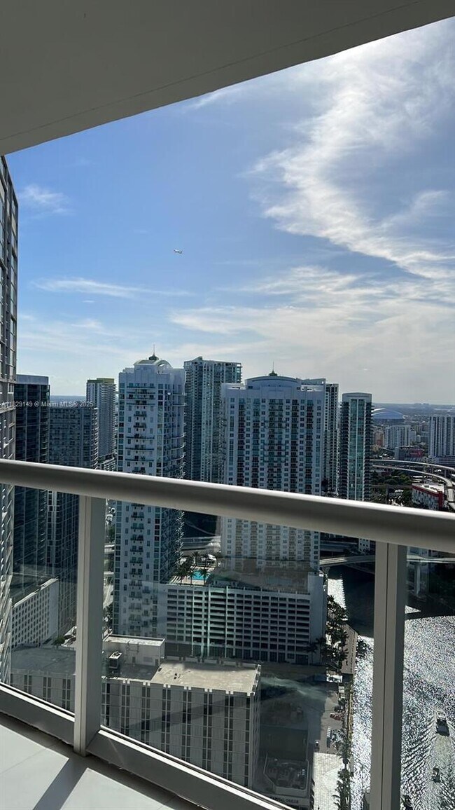 Foto del edificio - 465 Brickell Ave