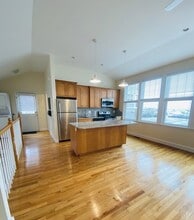 Building Photo - 554 Pleasant St