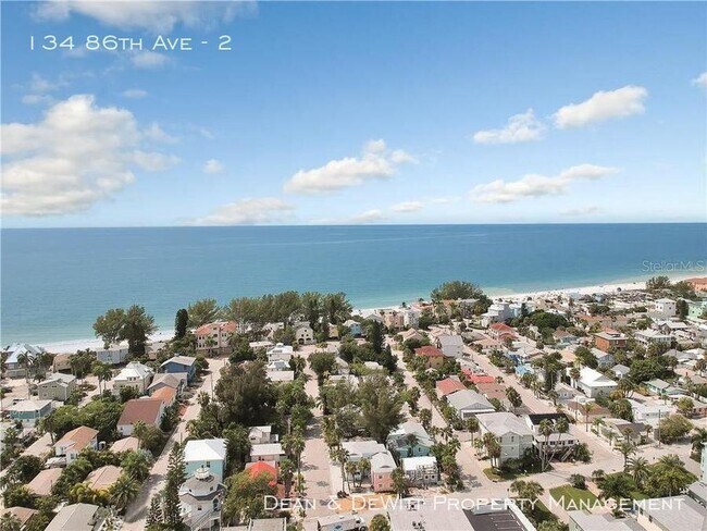 Building Photo - Furnished STUDIO For Rent - Treasure Island