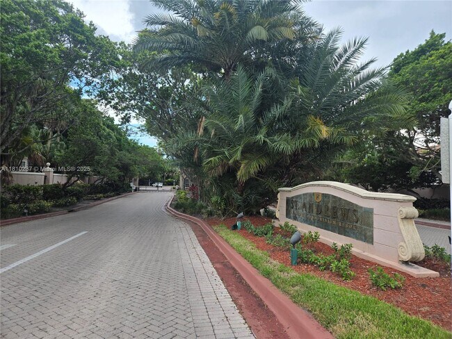 Foto del edificio - 12178 St.Andrews Pl