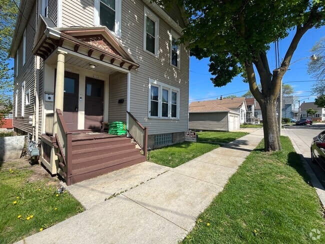Building Photo - 2642 S Clement Ave
