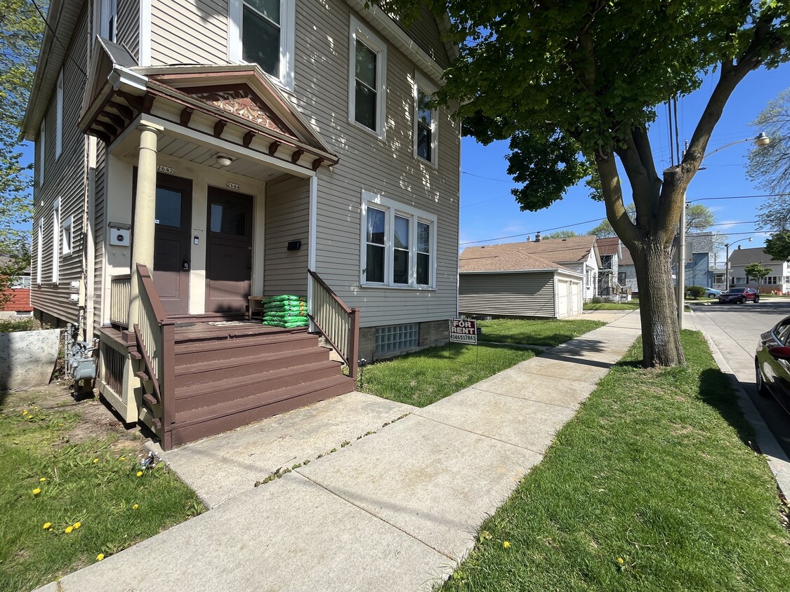 Primary Photo - 2642 S Clement Ave