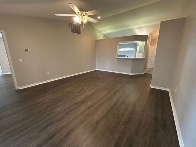Building Photo - South Lakeland 3 bedroom 2 bath home!