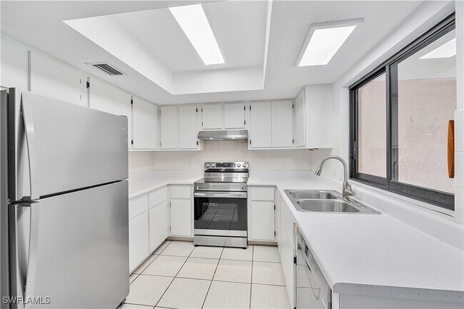 Foto del edificio - 10020-10028 8th St N