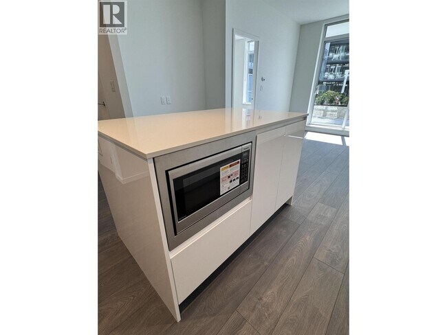 Photo du bâtiment - 6500 Minoru Blvd
