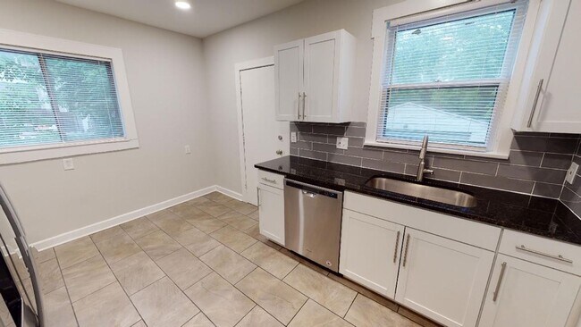 Foto del edificio - Beautiful 3 Bedroom 2 FULL BATH Clintonvil...