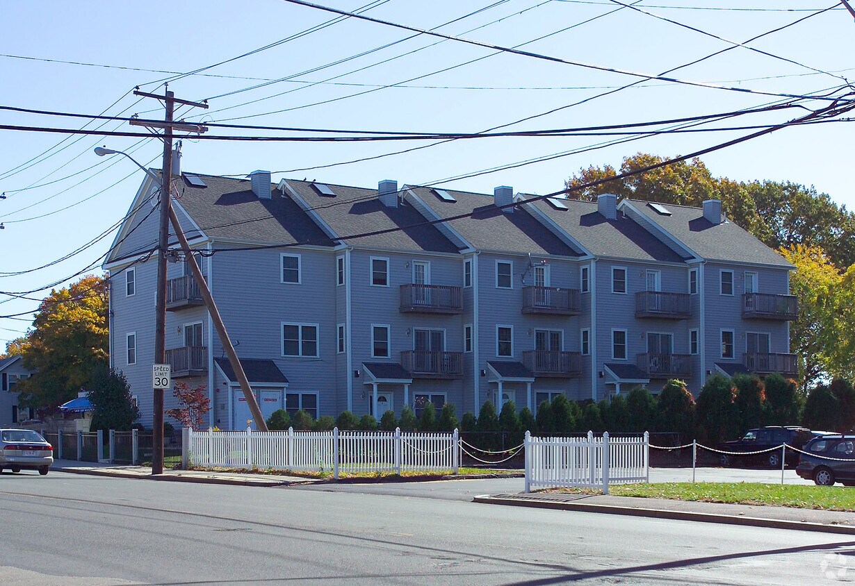 Building Photo - 397-399 Sea St