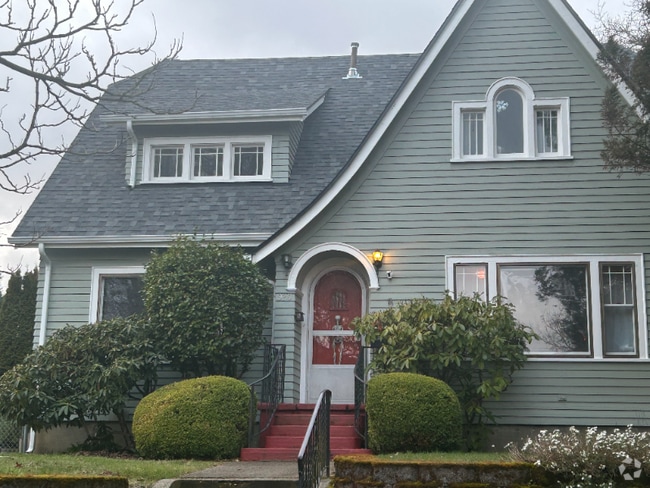 Building Photo - 920 S Grant Ave