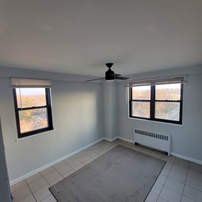 Building Photo - 11720 Edgewater Dr