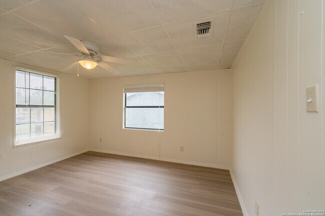 Foto del edificio - 6950 Lark Haven Ln