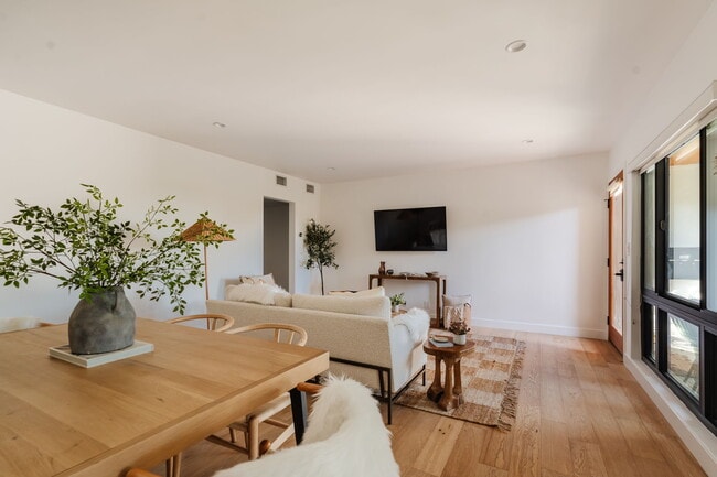 Building Photo - 1943 12th St