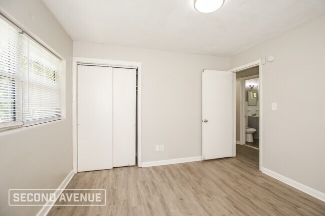 Building Photo - 3015 Lansdell Dr