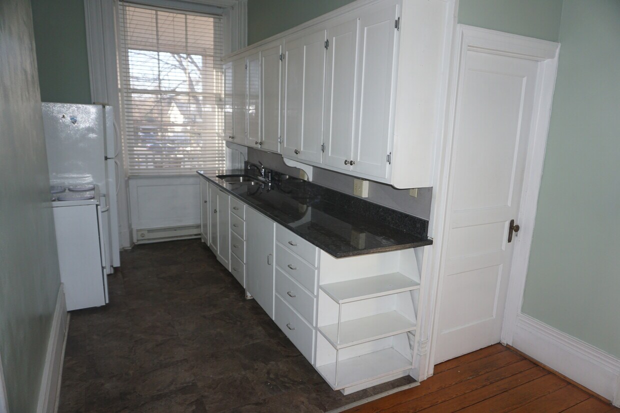 The Crows Nest 117 S Church St Berryville, VA Apartments for Rent