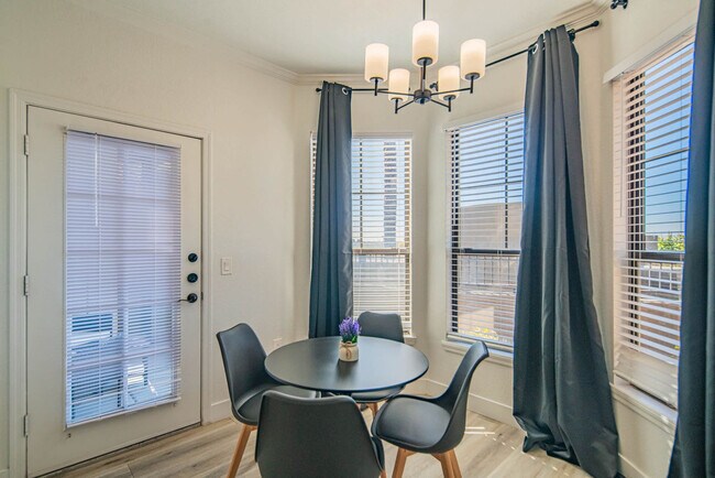 Foto del edificio - 7455 N 95th Ave