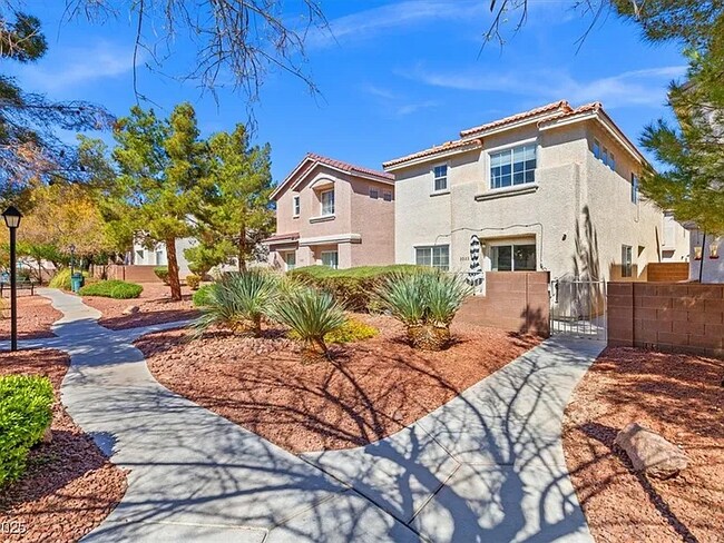 Building Photo - 3023 Sunrise Bay Ave