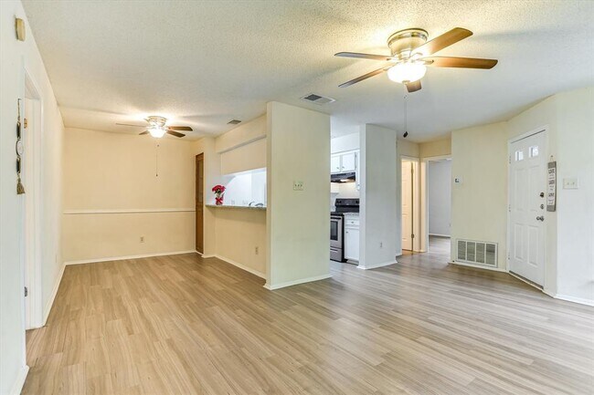 Foto del edificio - 10616 Mellow Ln