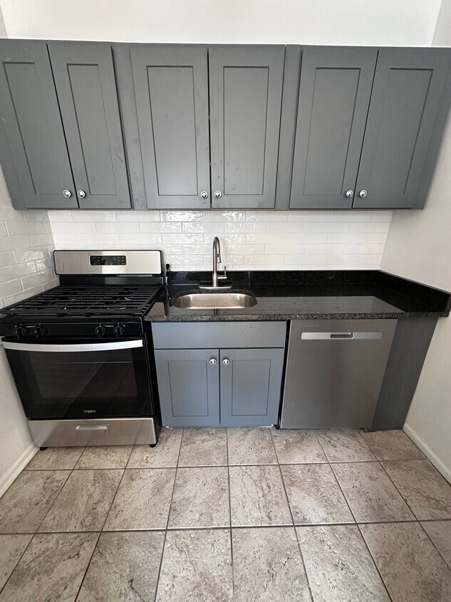 Foto del edificio - 5668 N Ridge Ave