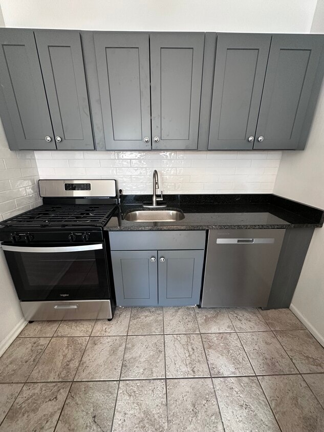 Building Photo - 5668 N Ridge Ave