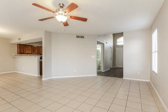 Foto del edificio - 11322 W Loren Ln