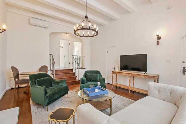 Foto del edificio - 8258 Fountain Ave