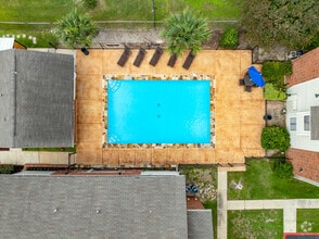 Building Photo - Salem Creek Apartment Homes