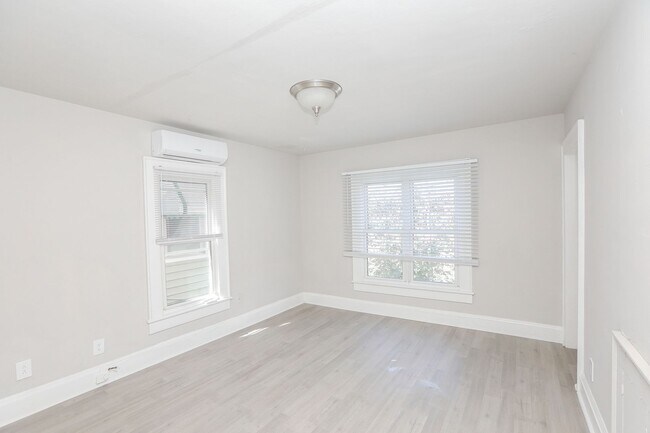Building Photo - 1009 Jackson Ave