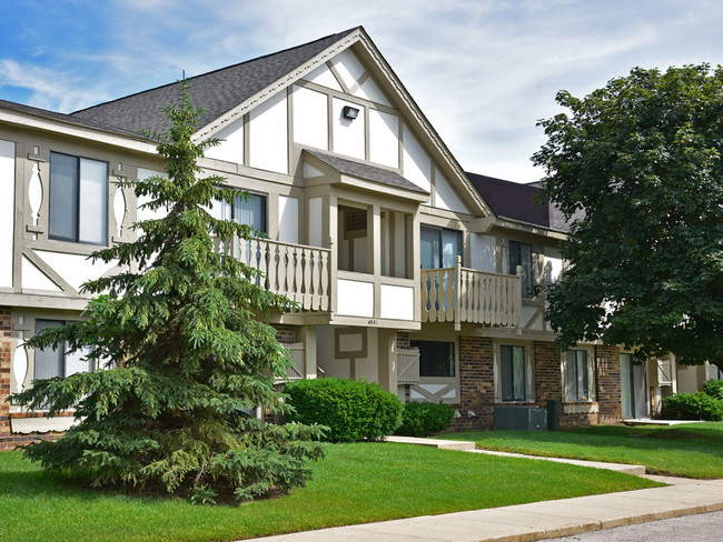 Exterior - Great Oaks Apartments