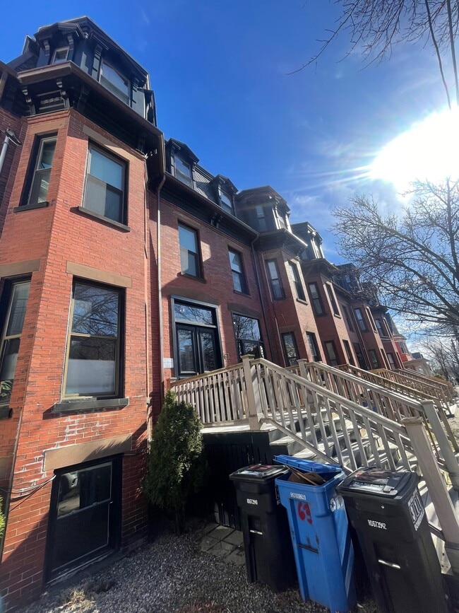 Building Photo - 61 Adams St