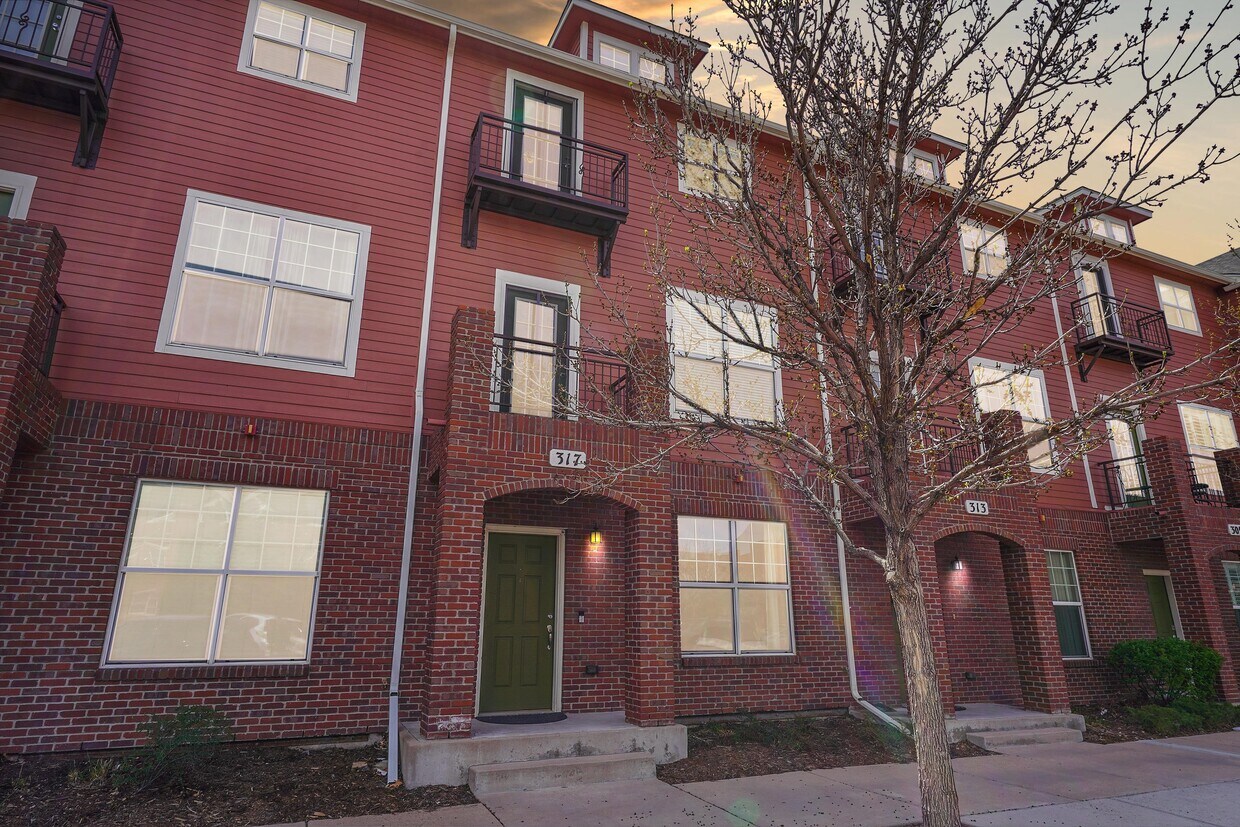 Primary Photo - 317 E Las Animas St