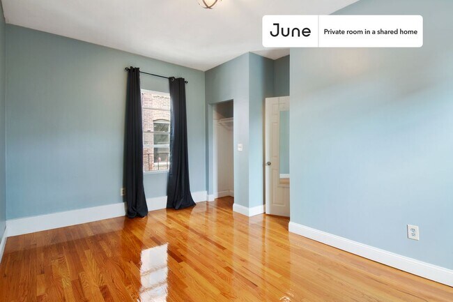Foto del edificio - Private bedroom in 4 bed/2 bath Home