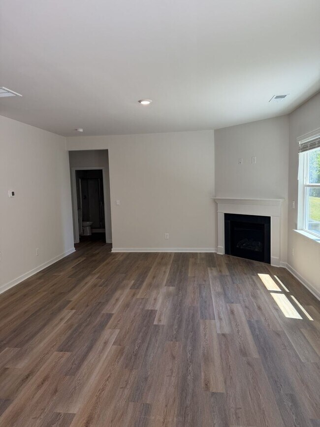 Foto del edificio - New Construction 5BR/3BA Home in Gastonia!