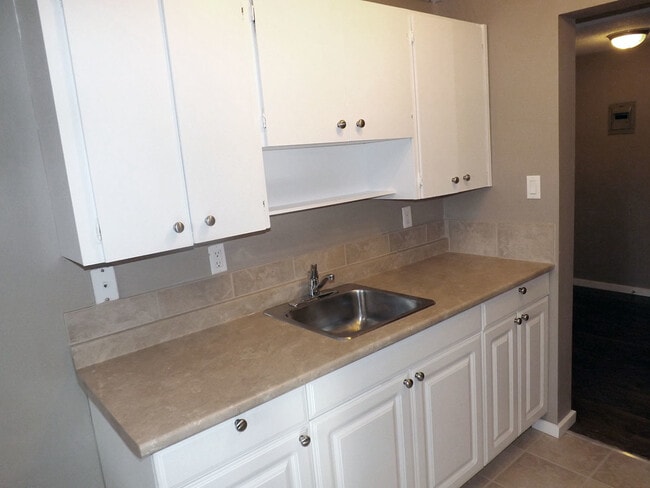Building Photo - Salem Court Apartments